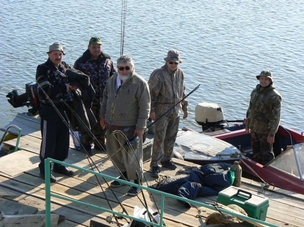 Причал для лодок на рыболовной базе на Ахтубе (нижняя Волга)