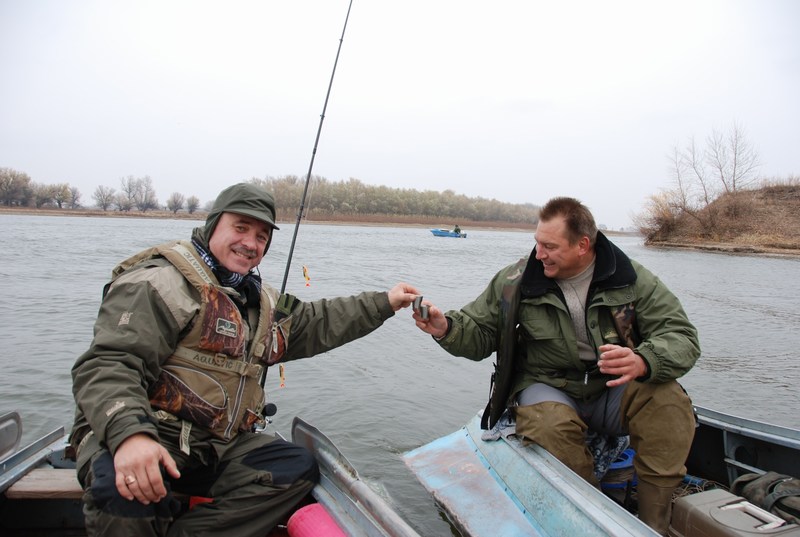 Ноябрьские праздники, Ахтуба рыбалка на Митинке, Харабалыке и Банном база "Ахтуба-клуб"