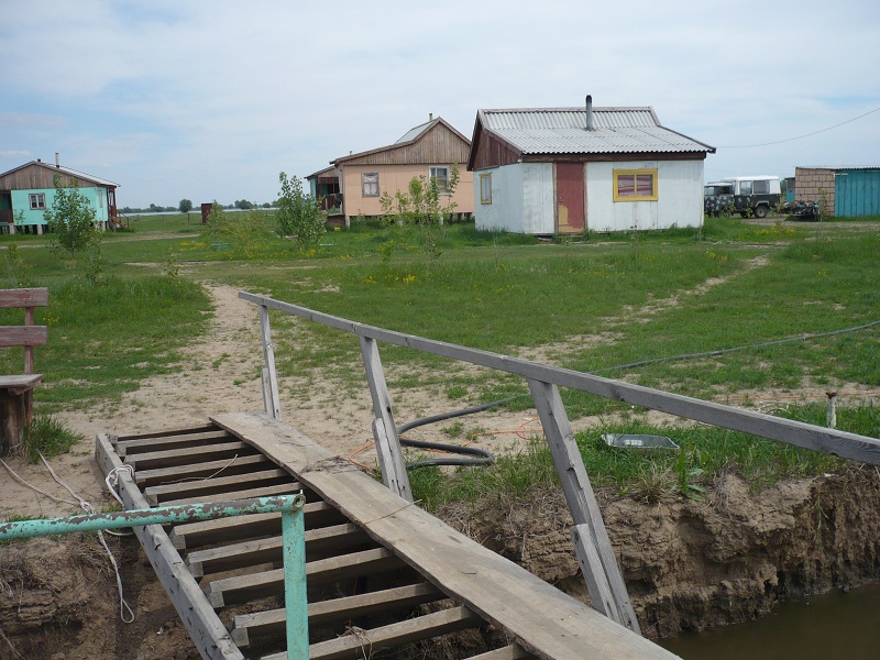 17 мая, вода встала. Вот такой максимальный уровевь в 2011 году в паводковый период. Ахтуба рыбалка в Селитренном на